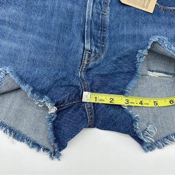 Levi’s Women’s Distressed Blue Denim Shorts Size 32R - Picture 3 of 10